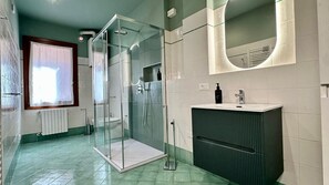 Shower, hair dryer, bidet, towels - Santa Marina Bis (Historical Center) (Venice)