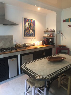 Private kitchen - AGADIR. Villa with a private pool near golf courses and beaches (Agadir)