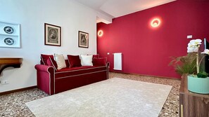 TV - Santa Marina (Historical Center) (Venice)