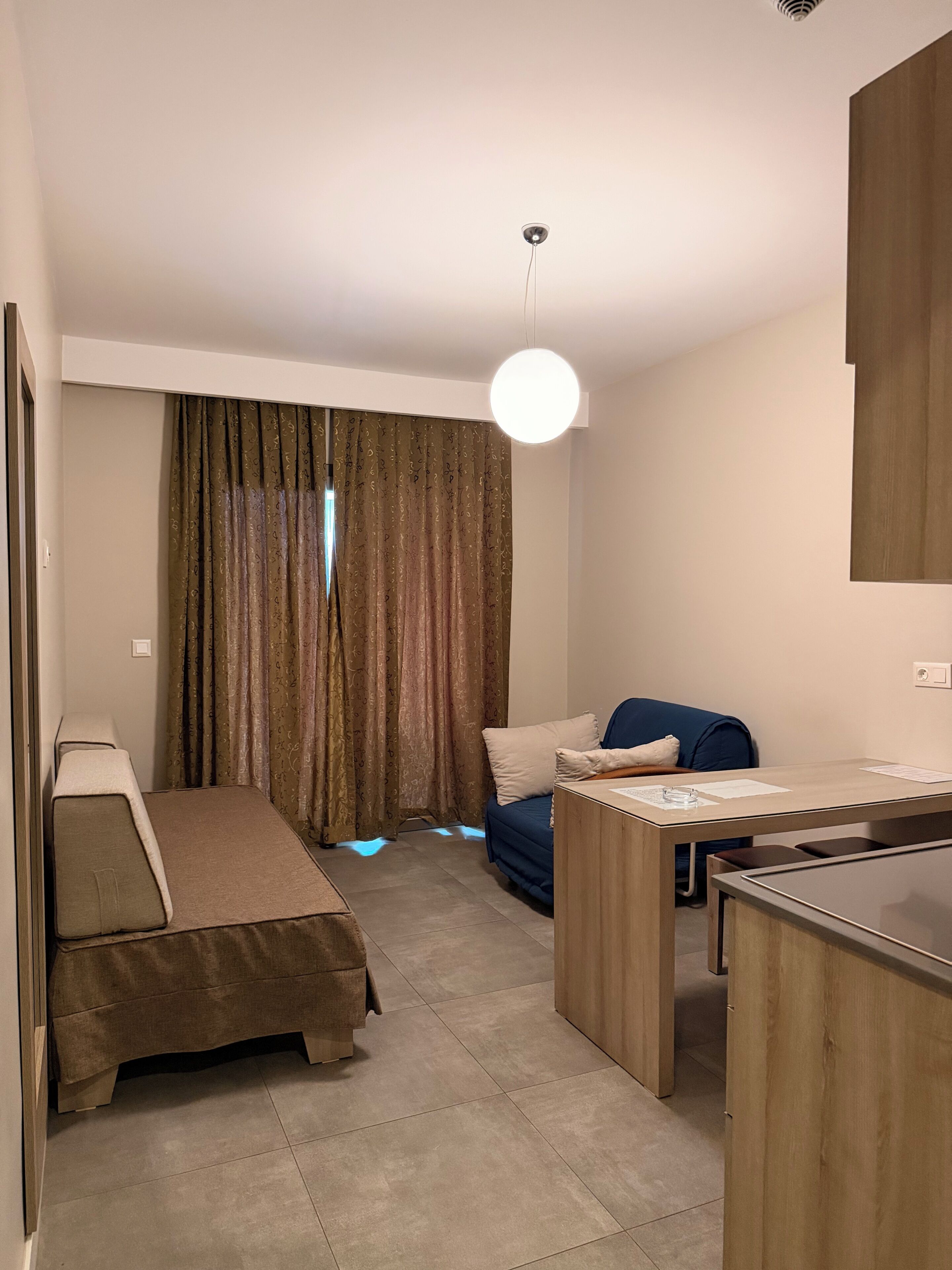 Apartamento clásico, balcón | Interior