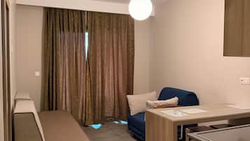 Apartamento clásico, balcón | Interior