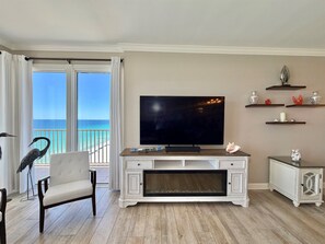 Smart TV - Luxurious & Private, Beach Front, Pool, 3BD/2BA, 1800 SqFt, Large Balcony (Panama City Beach)
