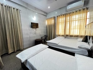 Phòng 3, ban công, quang cảnh thành phố | Quang cảnh từ phòng