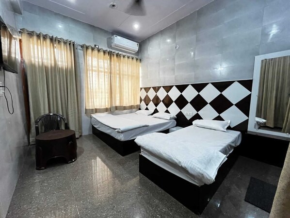 Triple Room, Balcony, City View | Desk, free WiFi - Bhakti vedanta Seva Dham (Vrindavan)