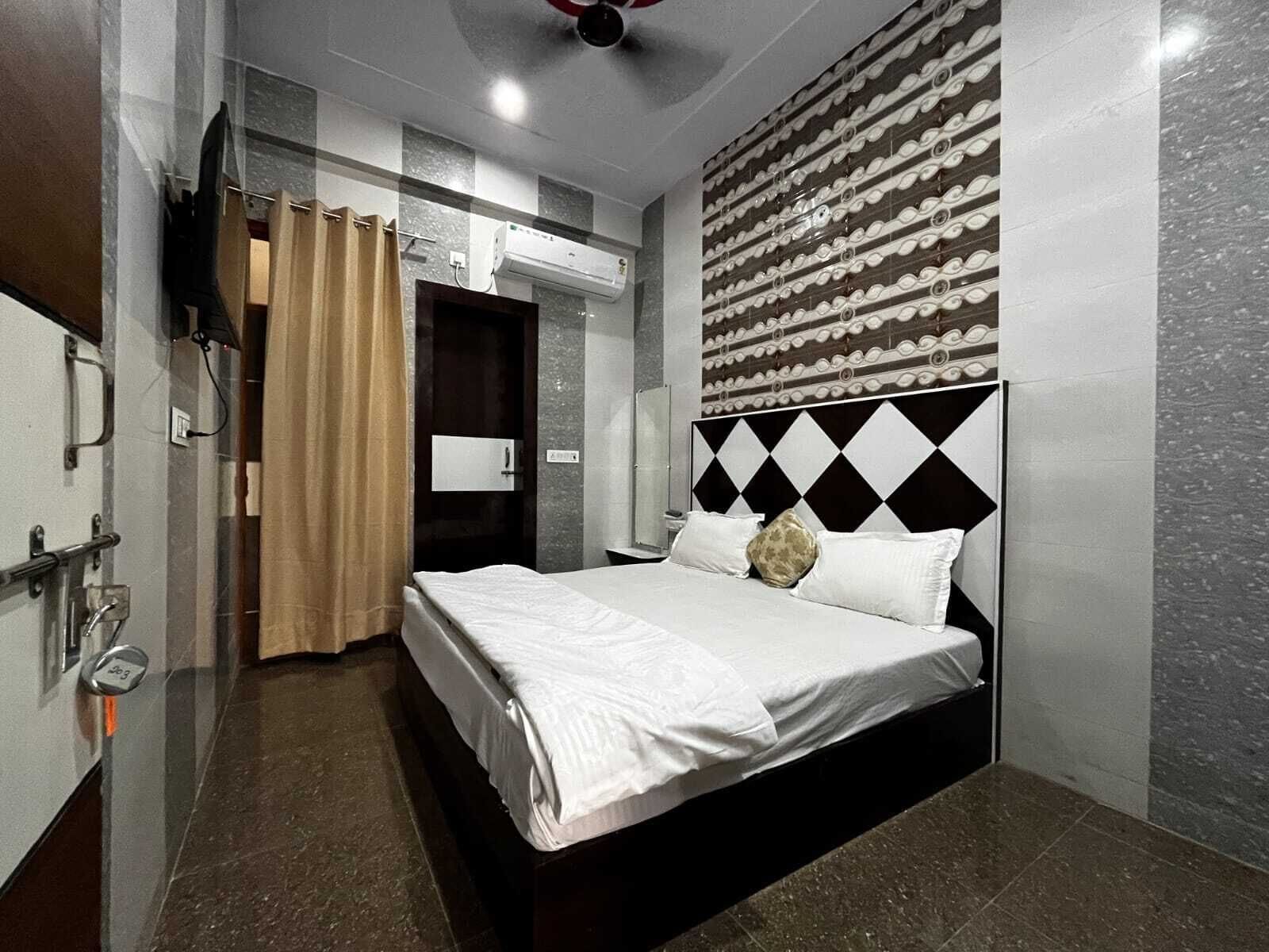 Quarto casal luxo, vista para a cidade | Escrivaninha, Wi-Fi de cortesia