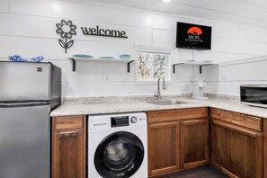 Fridge, microwave, coffee/tea maker, cookware/dishes/utensils - Charming Tiny Home Retreat | Porch Swing, Grill, Stargazing Near Caverns (Bulverde)