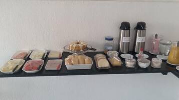 Petit déjeuner composé de spécialités régionales compris tous les jours