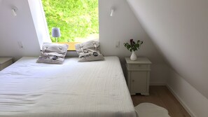 Room - Holiday Home for 5 Guests (90 m²) in Esgrus – Dog Allowed (Esgrus)
