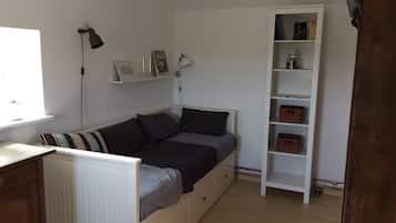 Tabla de planchar con plancha, wifi y ropa de cama