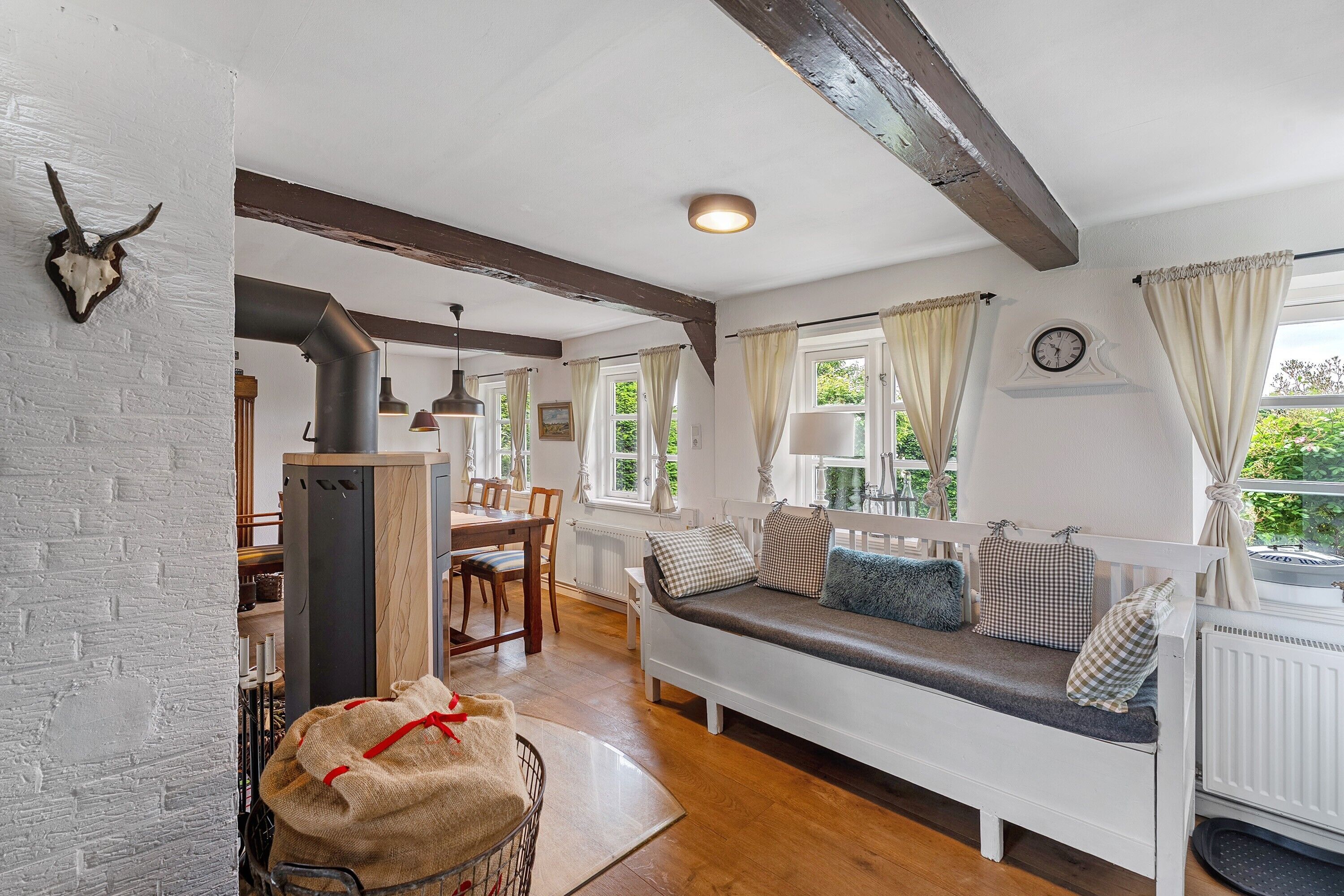 Televisio, takka, DVD-soitin