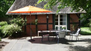 Outdoor dining - Holiday Home for 5 Guests (90 m²) in Esgrus – Dog Allowed (Esgrus)