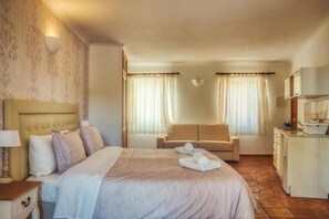 1 bedroom, iron/ironing board, free WiFi, bed sheets - Apartment Sleeps 2 With Pool and Garden (Lagos)