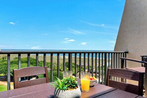Outdoor dining - Newly updated 2 Bedroom villa with sweeping ocean views (Hilton Head Island)