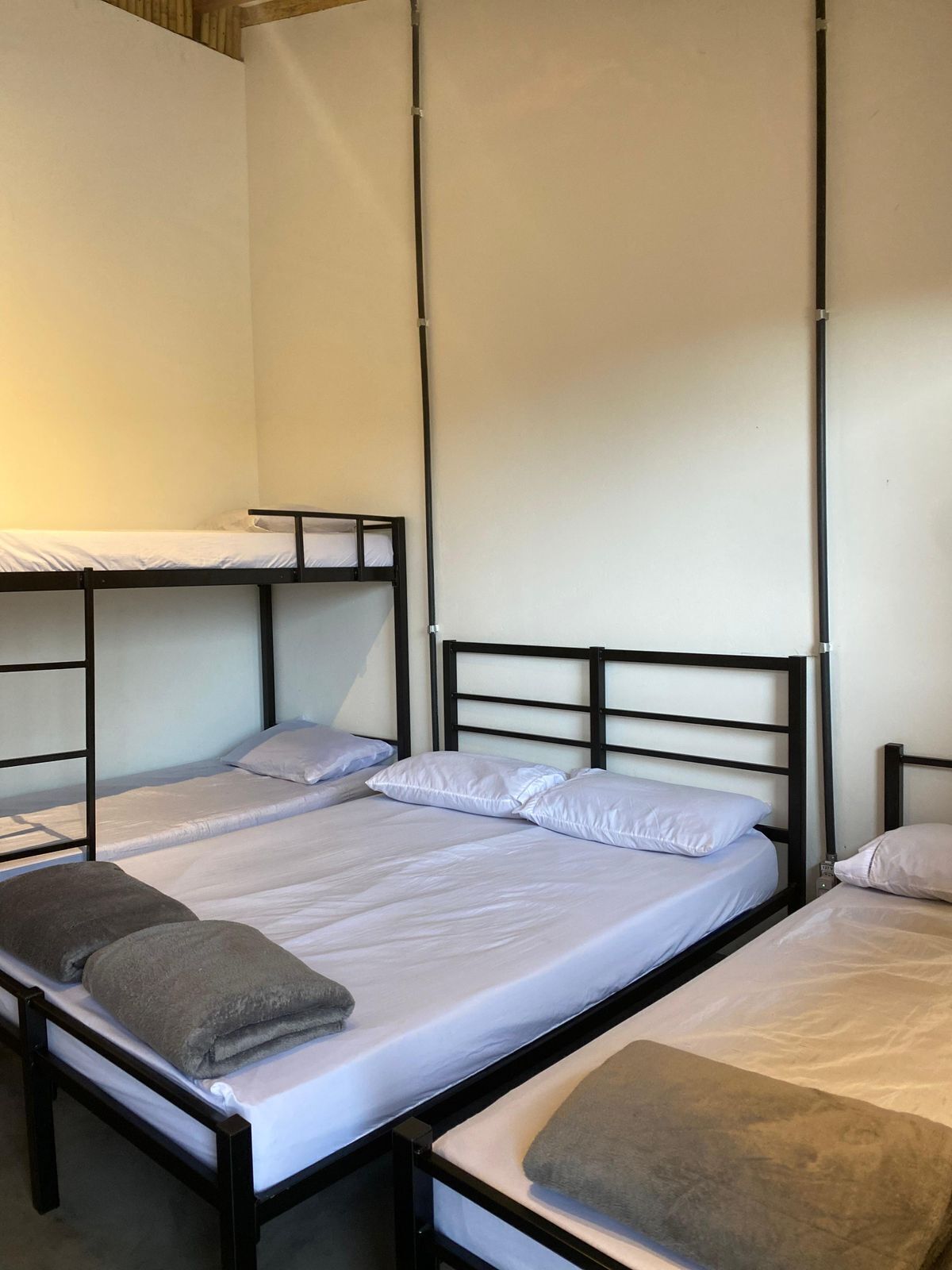 4 bedrooms, free WiFi, bed sheets, wheelchair access