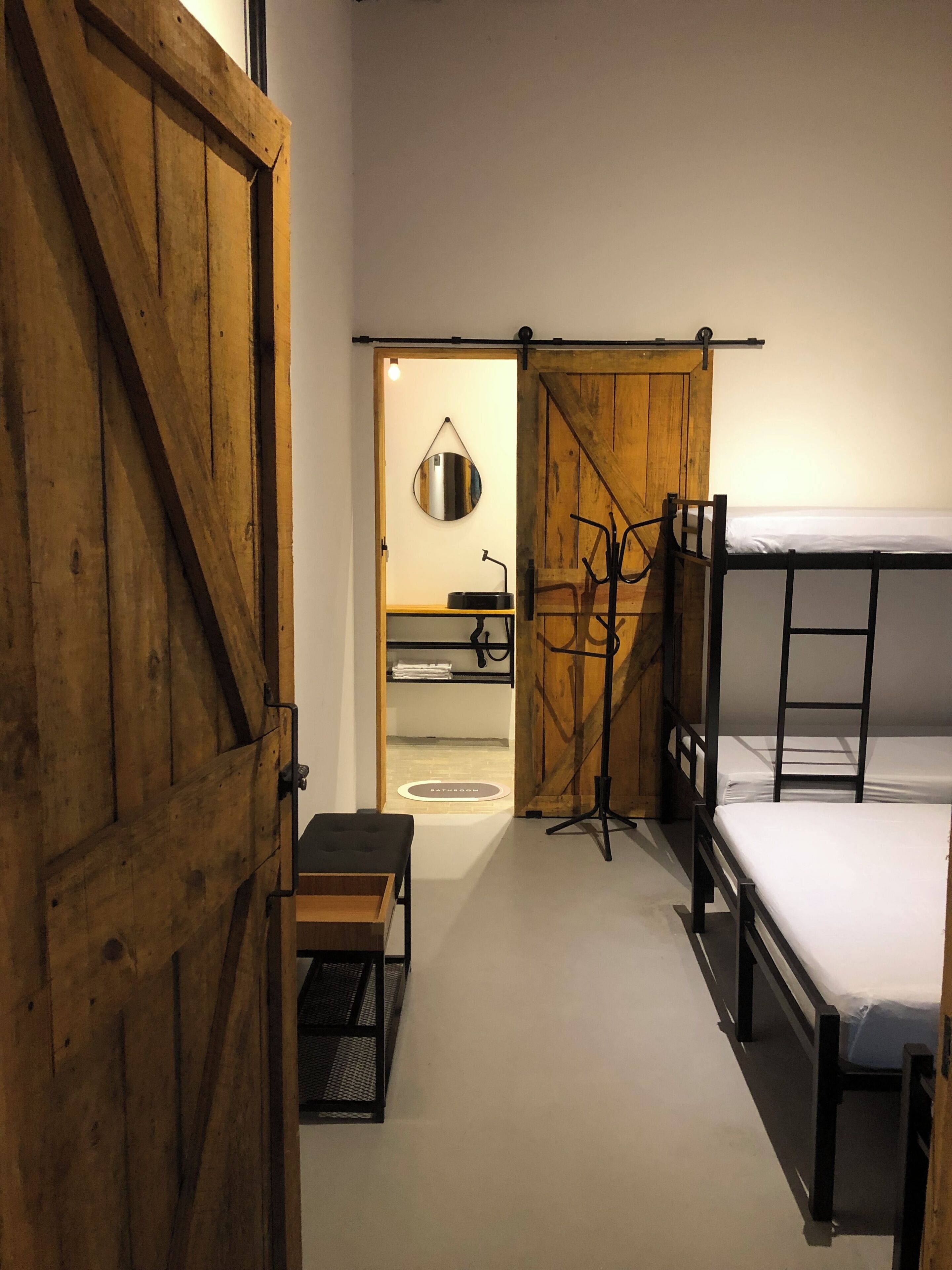4 bedrooms, free WiFi, bed sheets, wheelchair access