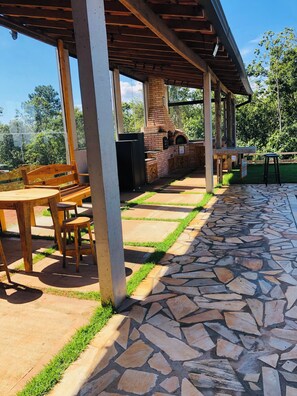 Outdoor dining - Vrbo Property (São Roque)