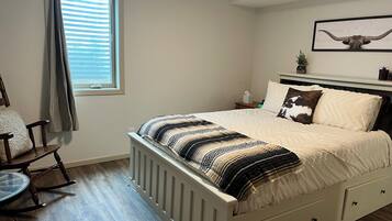 Iron/ironing board, free WiFi, bed sheets