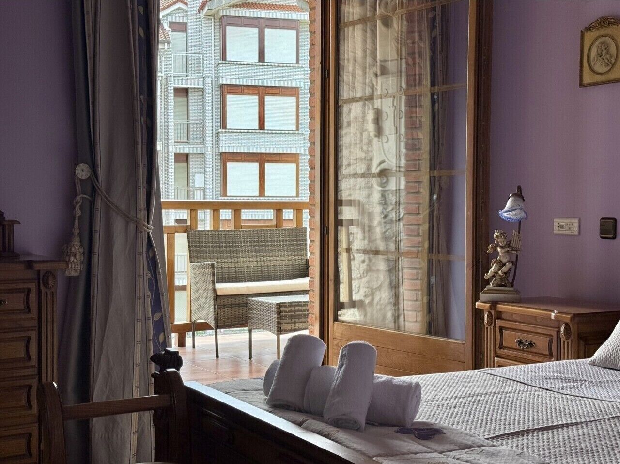6 slaapkamers, een strijkplank/strijkijzer, wifi, beddengoed