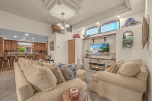 Smart TV, fireplace - Renovated Historic Schoolhouse; Private Hot Tub (Pacific City)