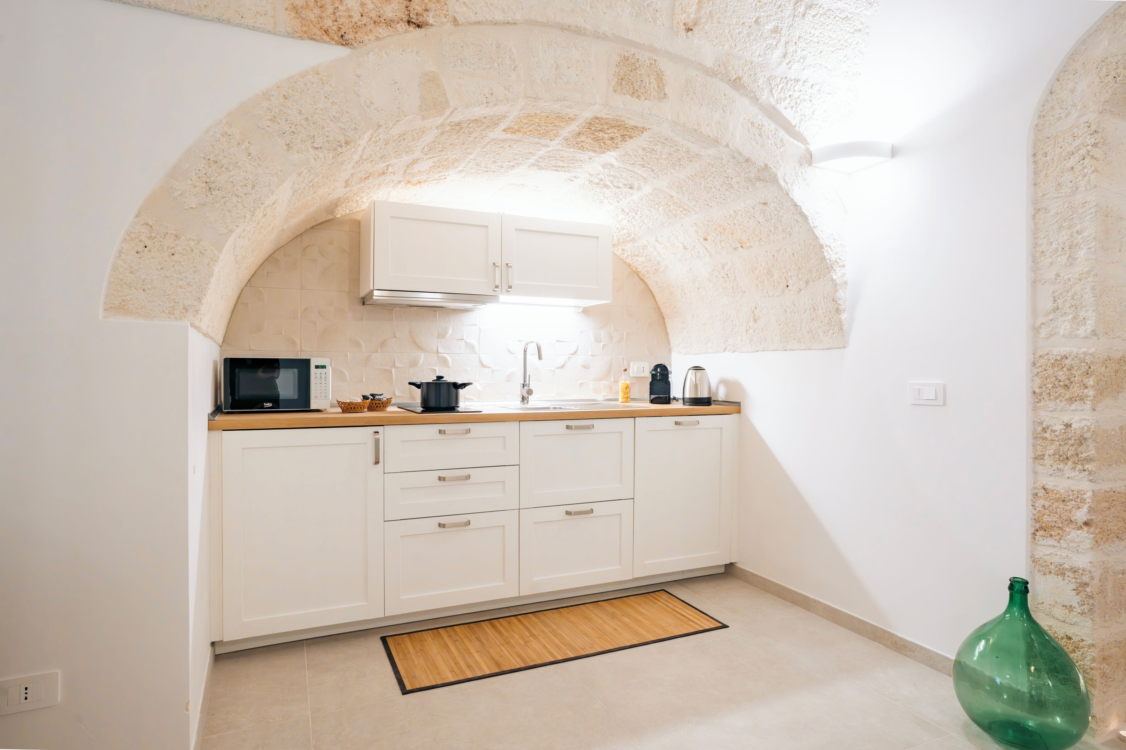 Kühlschrank, Mikrowelle, Herdplatte, Geschirrspüler