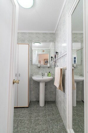 Bathroom - Home2Book Pool View & Terrace Beachside Maspalomas (Playa del Ingles)