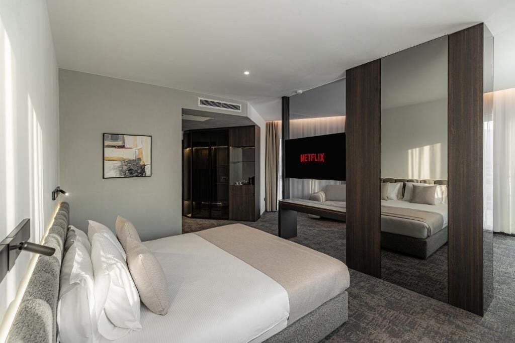 Junior Suite, City View | Desk, free WiFi