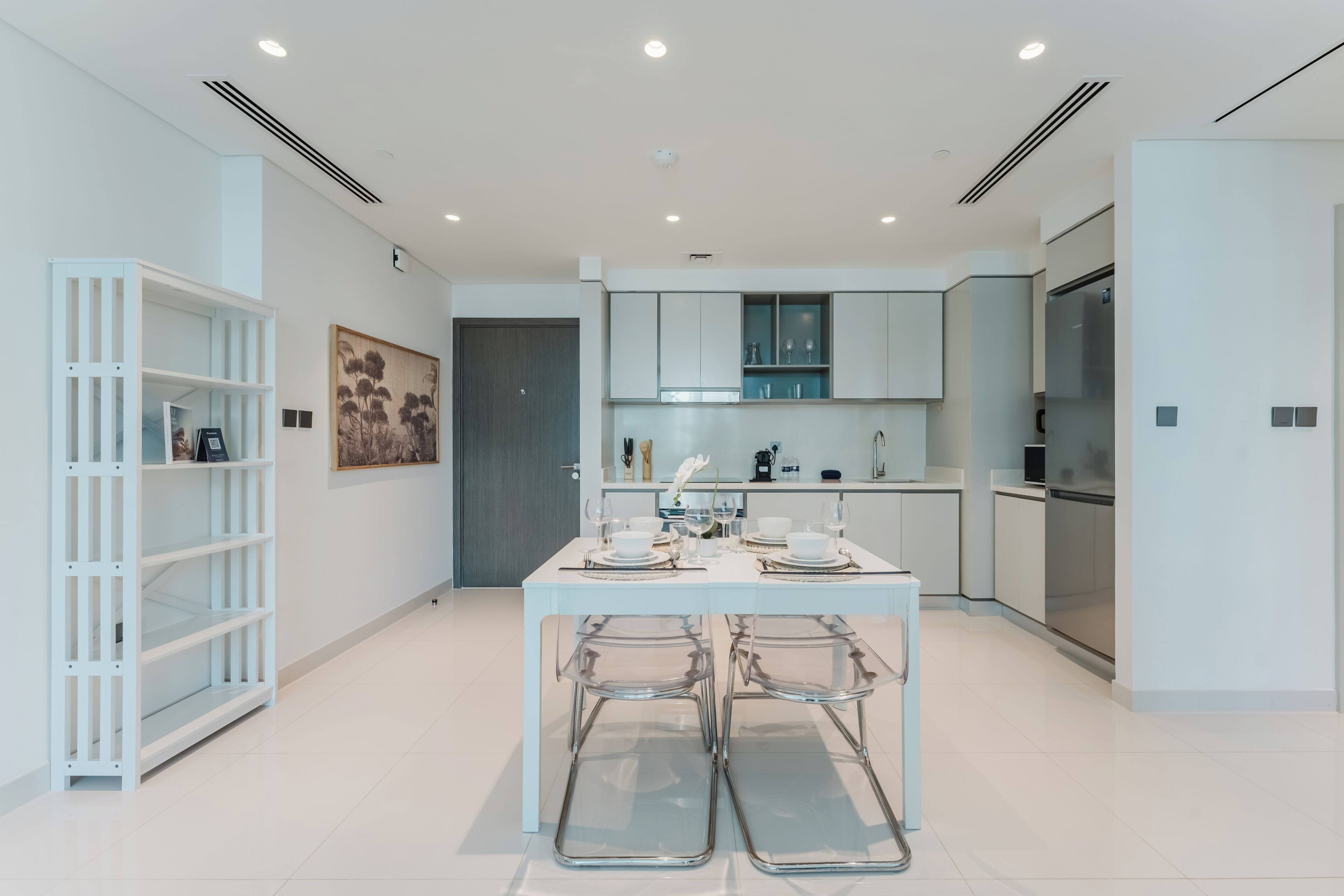 Exclusive Apartment, 1 King Bed, Air conditioning, Beachfront | Dining