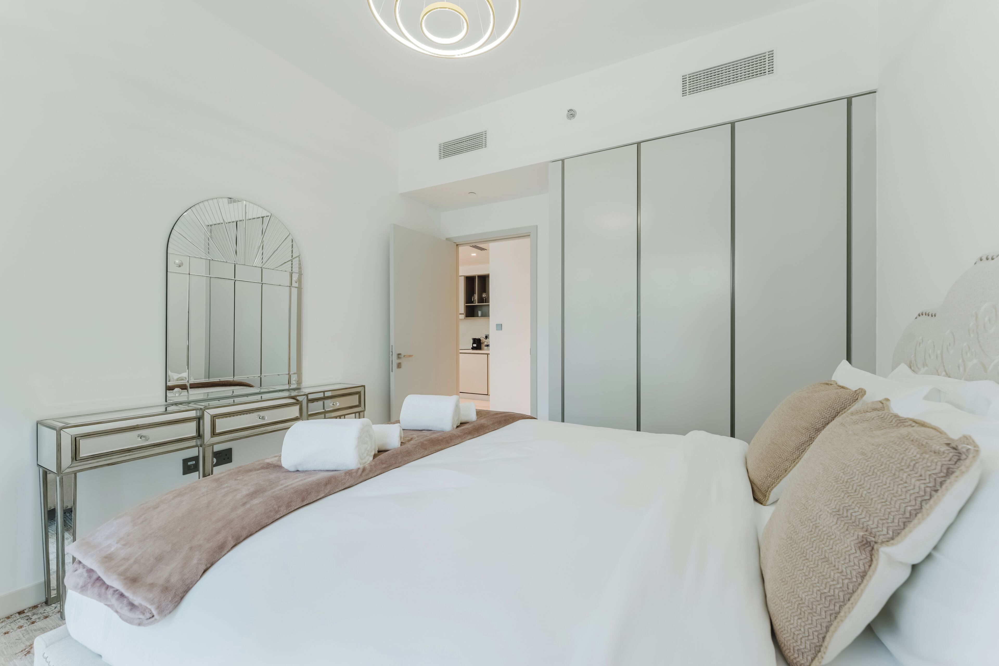 Appartamento Exclusive, 1 letto king, aria condizionata, di fronte alla spiaggia | Una cassaforte in camera, tende oscuranti, insonorizzazione