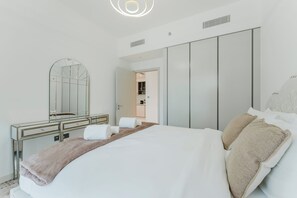 Appartamento Exclusive, 1 letto king, aria condizionata, di fronte alla spiaggia | Una cassaforte in camera, tende oscuranti, insonorizzazione