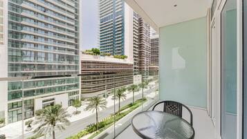 Apartemen Eksklusif, 1 Tempat Tidur King, AC, menghadap pantai | Tempat makan outdoor