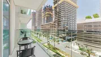 Apartemen Eksklusif, 1 Tempat Tidur King, AC, menghadap pantai | Tempat makan outdoor