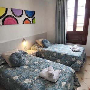 Iron/ironing board, WiFi, bed sheets - Parque Santiago II 278 - Two Bed (Playa de las Américas)