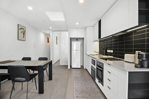 Apartment | Private kitchen - 1BR Docklands Walk to Marvel Stadium + Balcony (Melbourne)