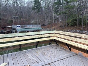 Property grounds - Peaceful 2-bedroom lake cabin with with party dock in charming Dawsonville (Dawsonville)