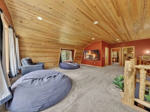 Free WiFi, bed sheets - Treetop Lodge | 3 bdrm Duck Creek Cabin (Duck Creek Village)
