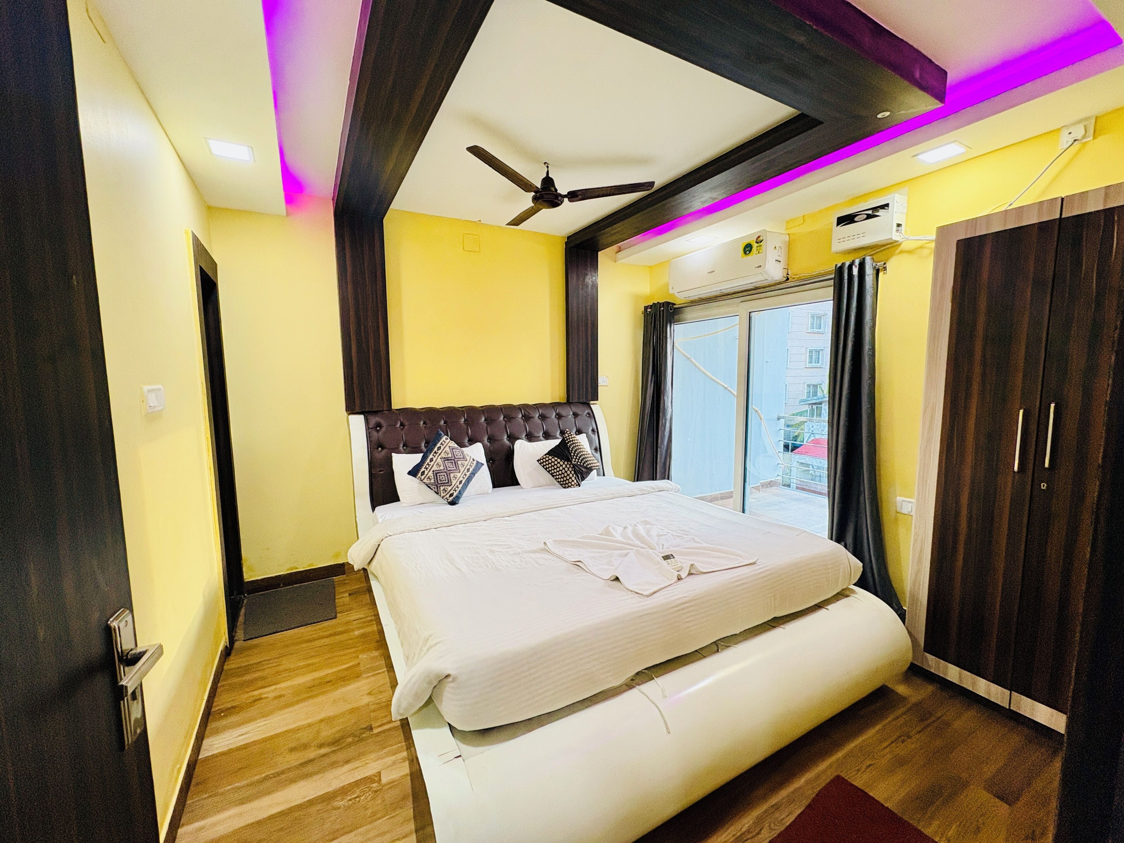 Deluxe Double Room, City View | Desk, free WiFi