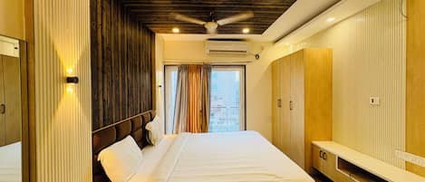 Deluxe Quadruple Room, City View