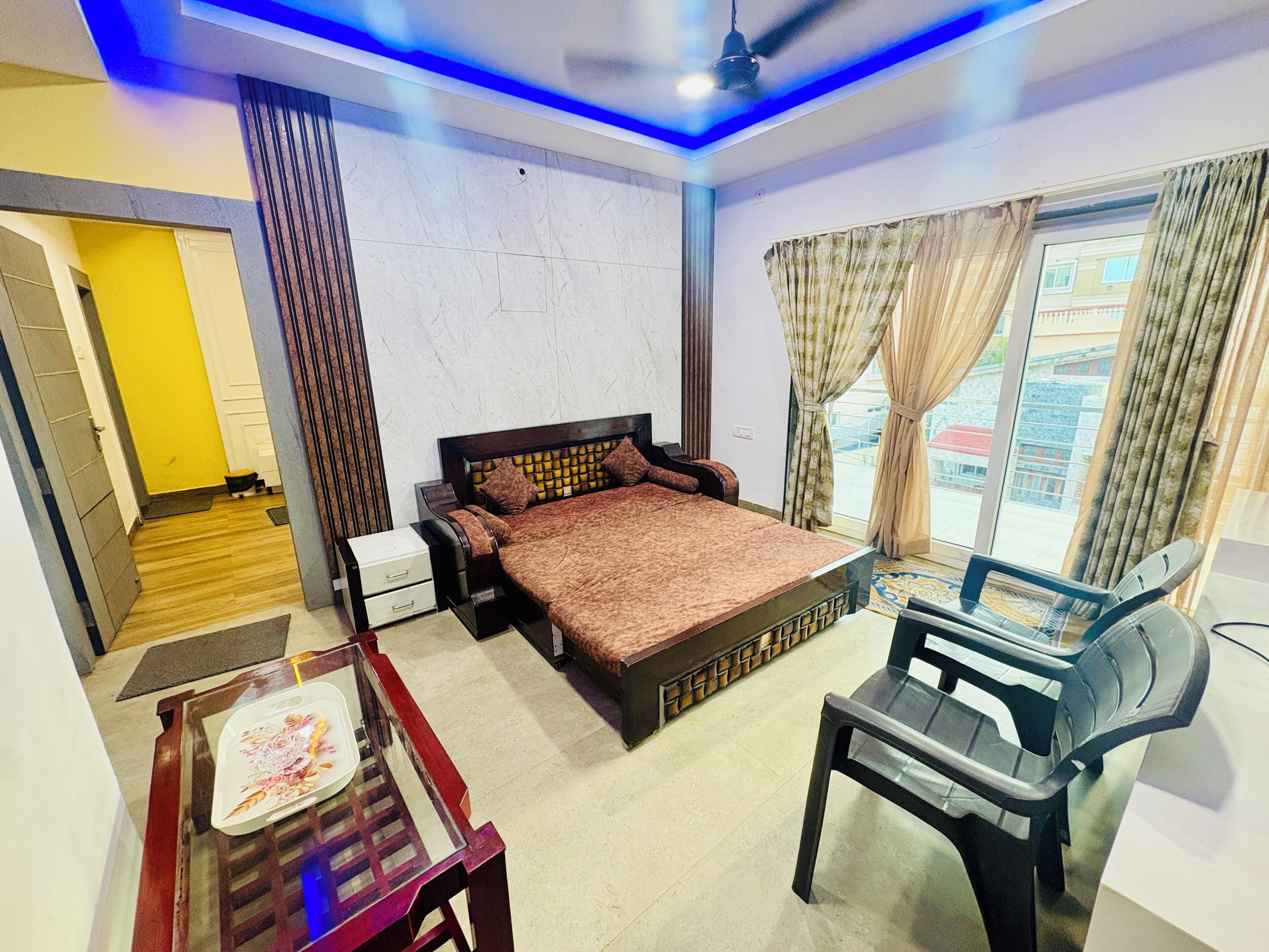 Deluxe Triple Room, City View | Desk, free WiFi