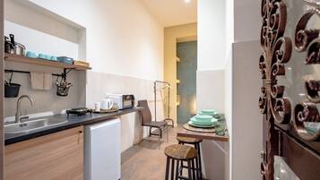 Comfort Double or Twin Room | Private kitchen | Espresso maker, electric kettle