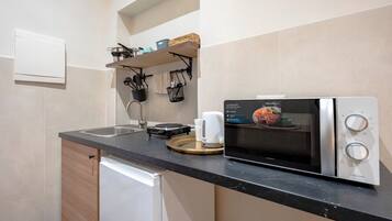 Comfort Double or Twin Room | Private kitchen