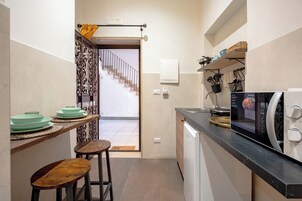 Habitación Confort con 1 cama doble o 2 individuales | Cocina privada | Máquina de café espresso y hervidor eléctrico