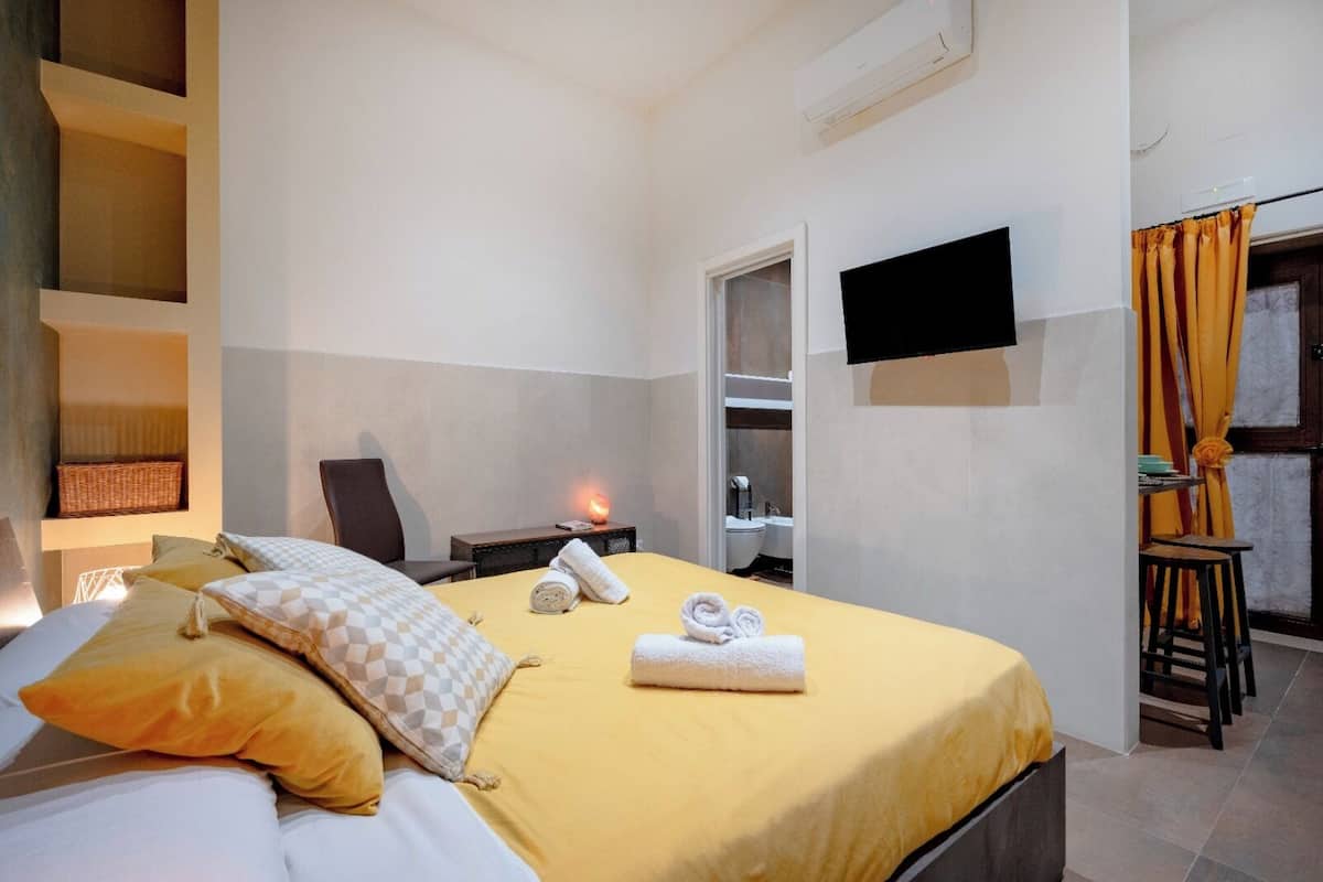 Phòng đôi hoặc 2 giường đơn tiện nghi đơn giản | Minibar, màn/rèm cản sáng, truy cập Internet không dây miễn phí