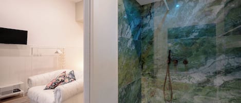 Comfort Double or Twin Room | Bathroom