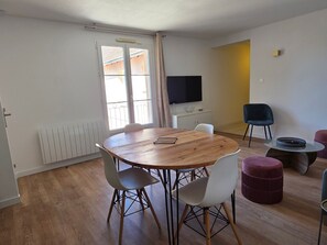 Dining - Cozy T3 in La Roche-Posay with Balcony and Wifi (La Roche-Posay)