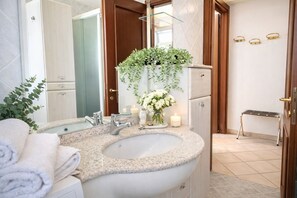 Bathroom - Alba By Case al Lago (Barcuzzi)