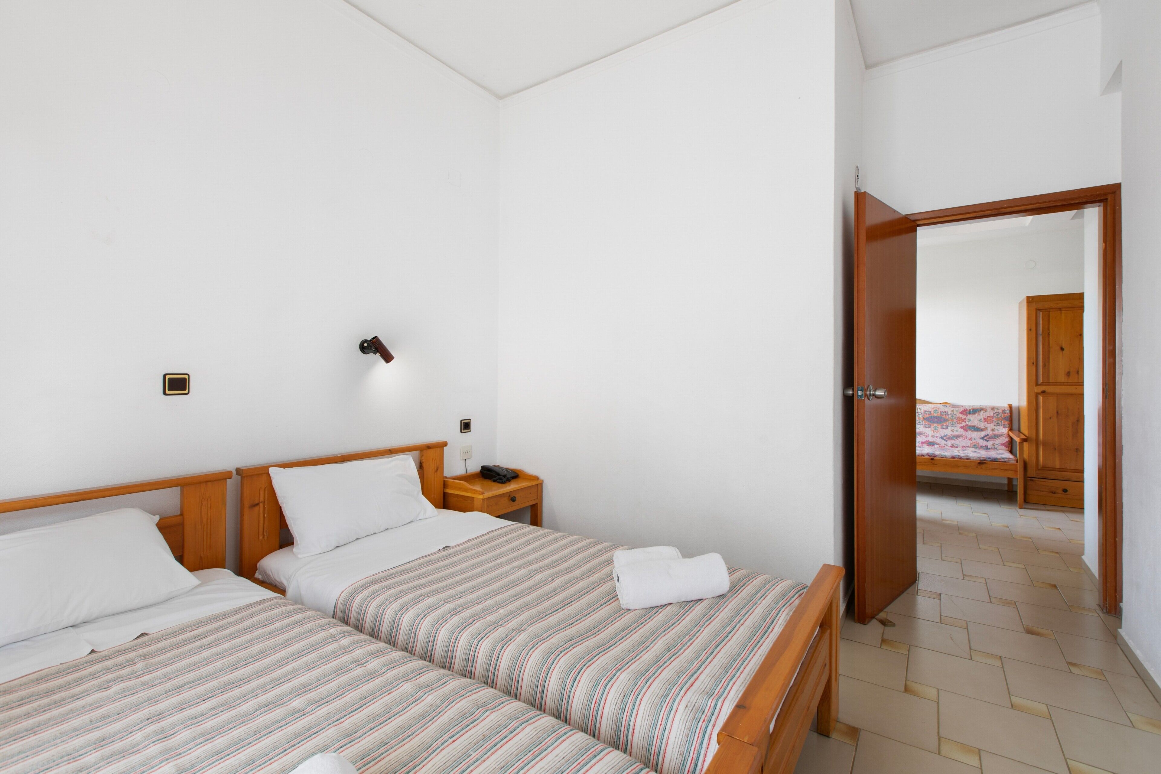 WiFi, bed sheets