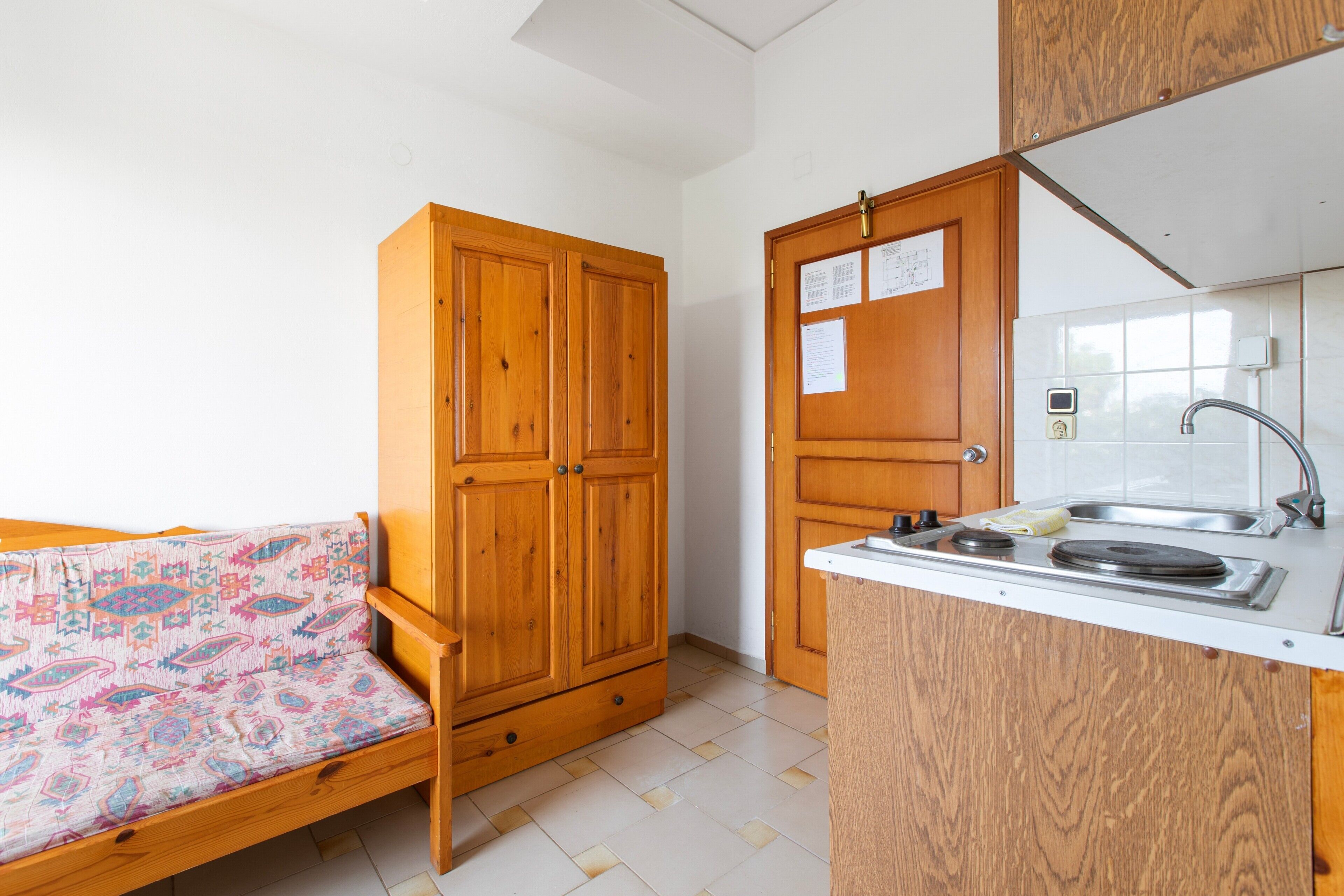 Fridge, stovetop, dishwasher, coffee/tea maker