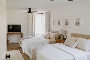 Room - Bright & Styled Retreat - Fire Pit • Game Room (Coloma)