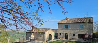 Romantic 2-bedroom villa with AC in charming Fermo, Le Marche