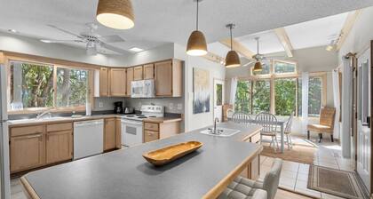 Central Island, Pet Friendly - 292 Tarpon Blvd